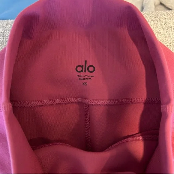 Alo Yoga Airbrush 7” High-Waist Biker Shorts Pink Size Extra Small - Picture 3 of 5